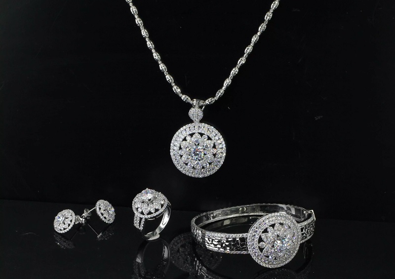 Sự khác biệt giữa vàng trắng và bạch kim