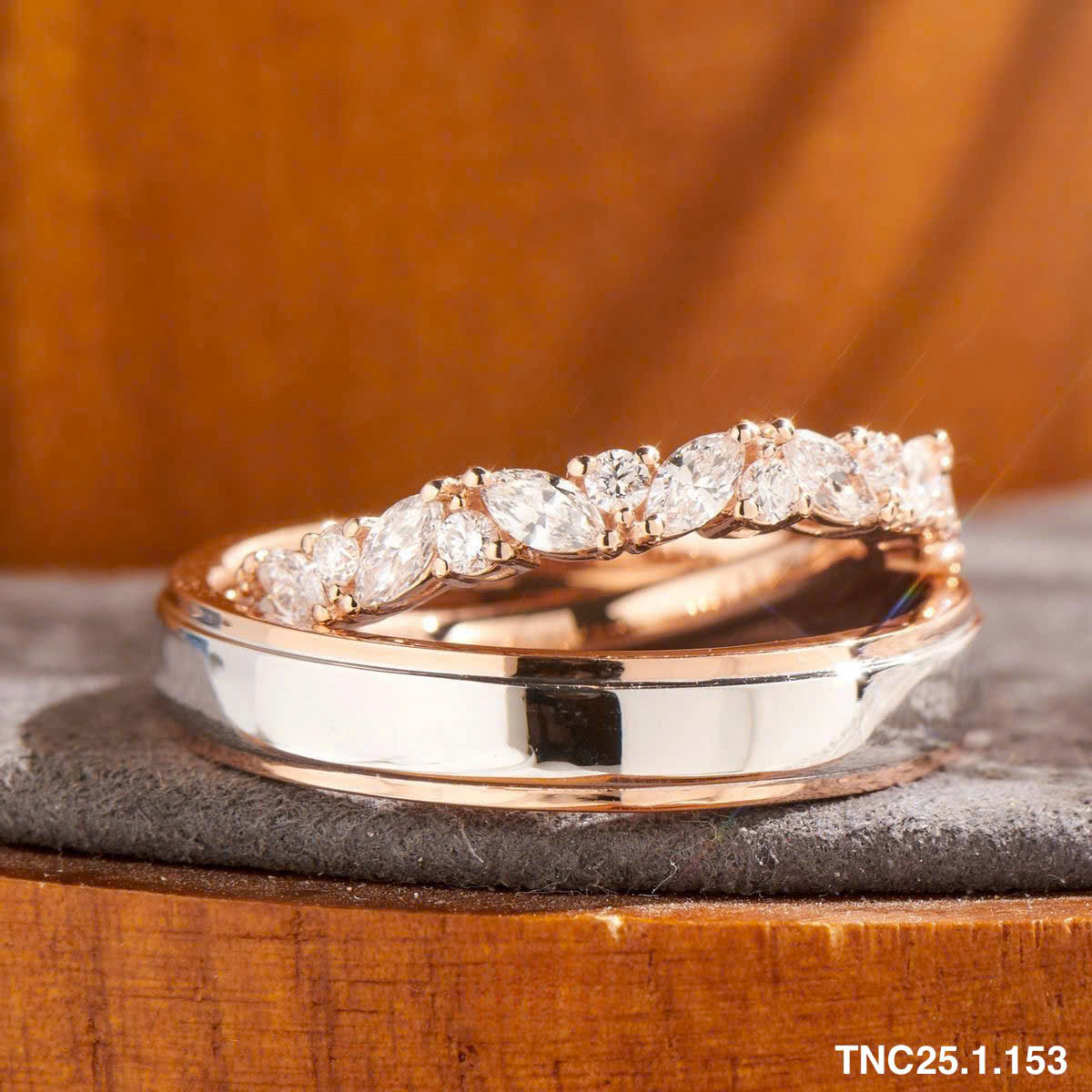 Nhẫn Cưới Tự Thiết Kế - Biểu Tượng Tình Yêu Độc Đáo Cho Ngày Trọng Đại