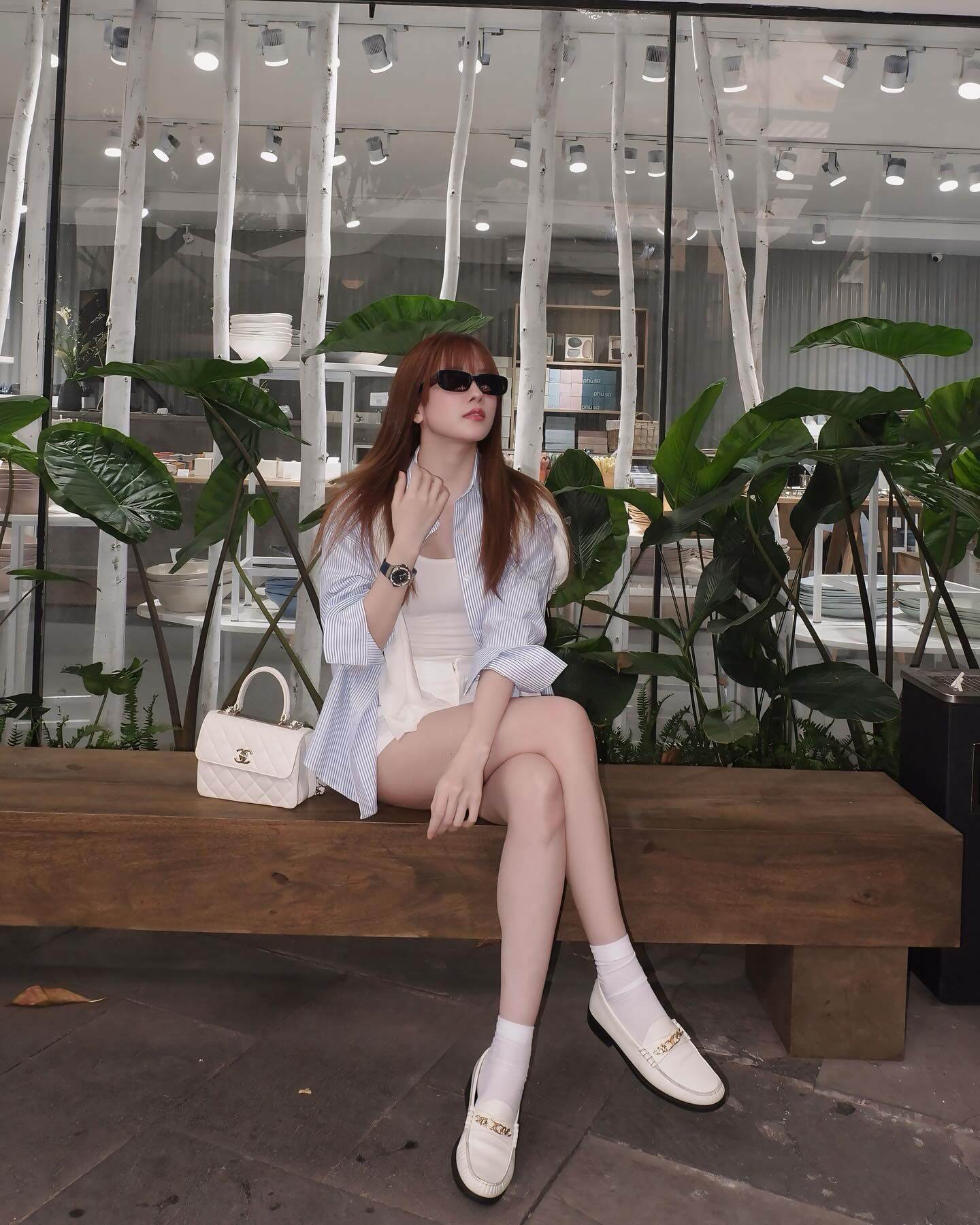 Thiều Bảo Trâm hack tuổi trông thấy nhờ loạt items trẻ trung, có hàng chục túi hiệu nhưng chỉ mê đúng một màu - 9