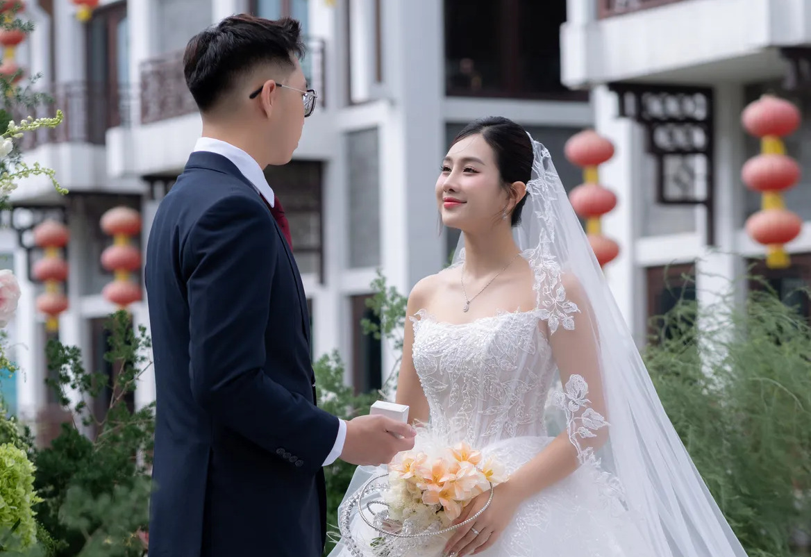 Nhẫn Cưới Platinum Thiết Kế Riêng: Biểu Tượng Độc Bản Cho Tình Yêu Đẳng Cấp Tại Skymond Luxury HCM