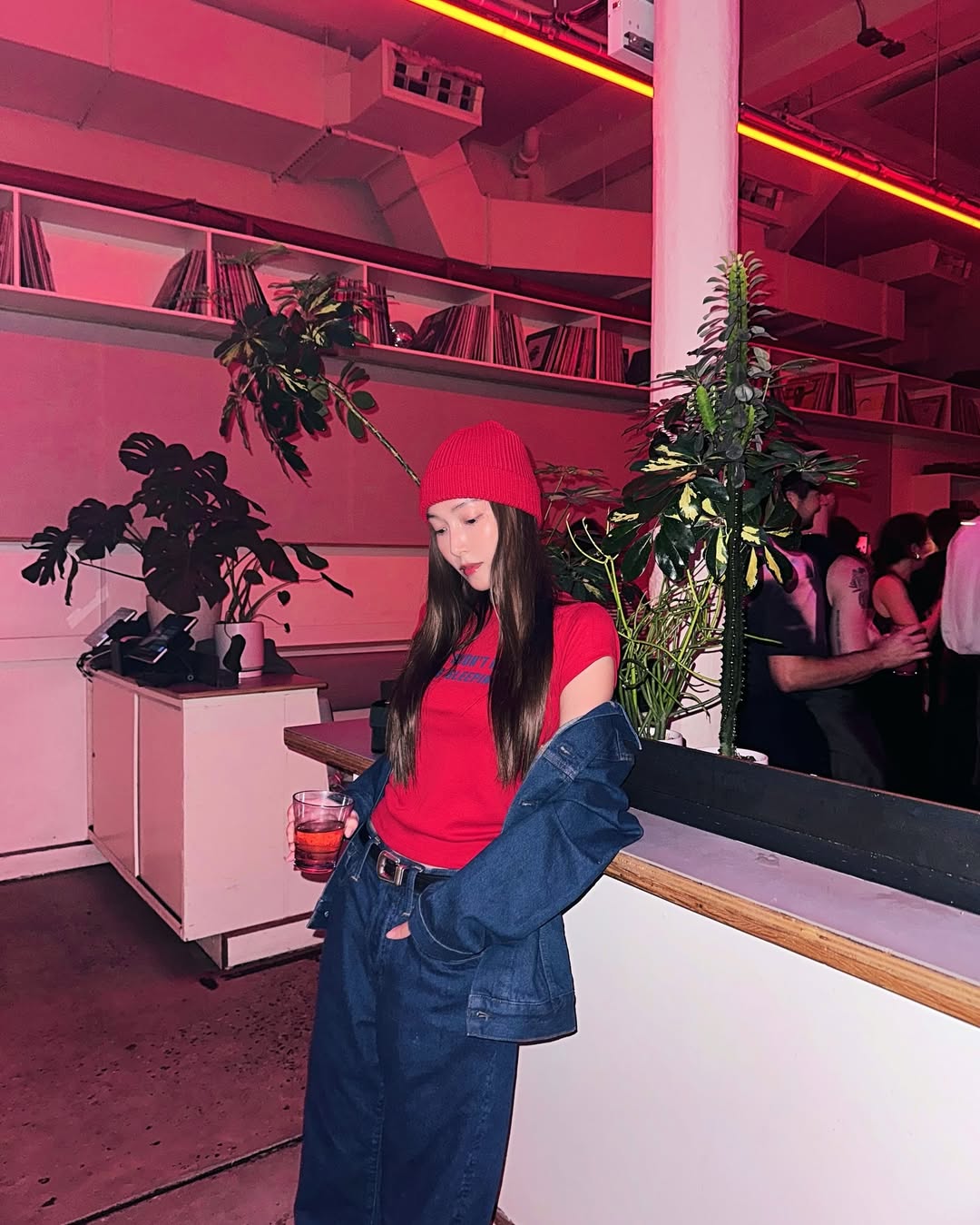 jessica áo đỏ phối denim