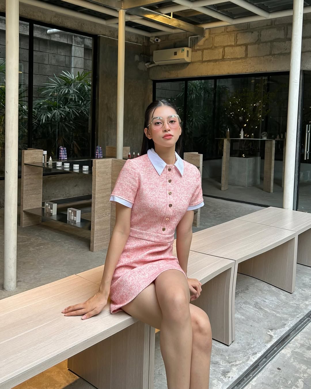 trang phục màu hồng Tiểu Vy