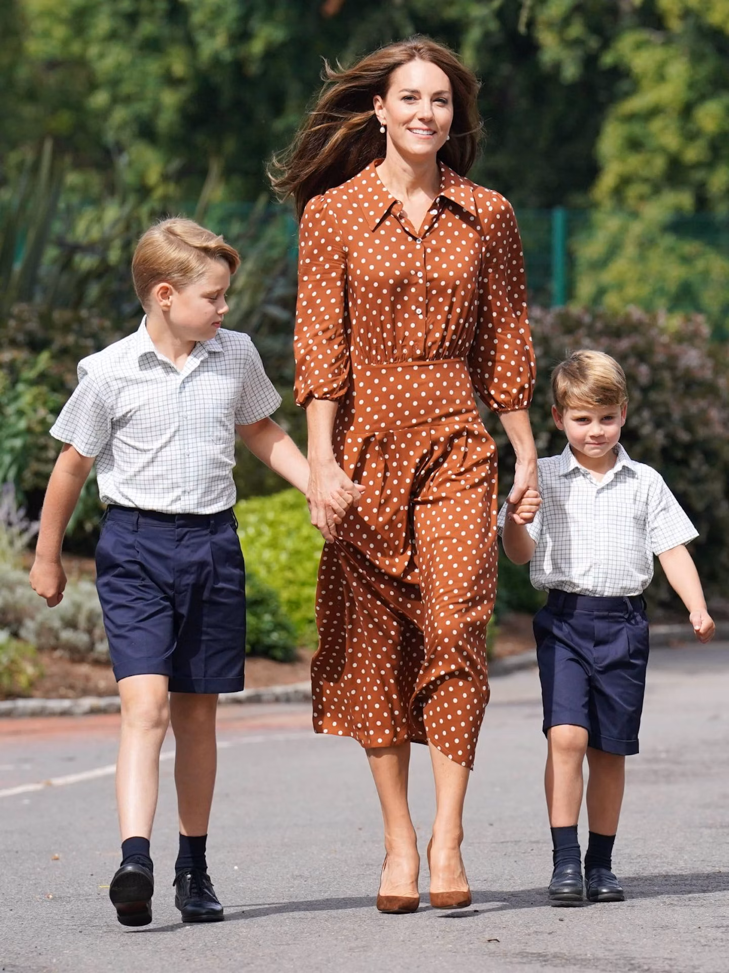 Kate Middleton diện đầm họa tiết chấm bi