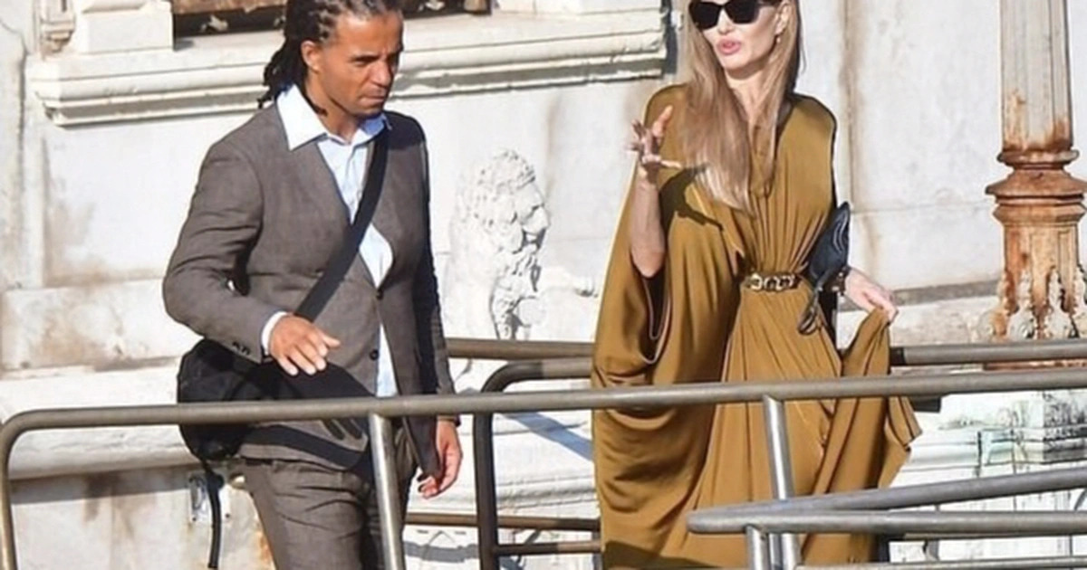 Angelina Jolie vướng tin đồn hẹn hò rapper