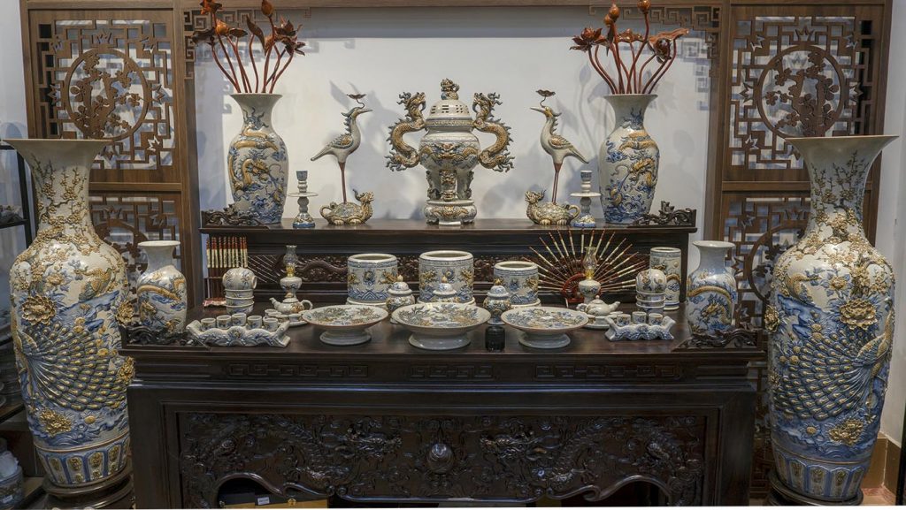 Cách bố trí lộc bình phòng khách hút tài lộc, may mắn