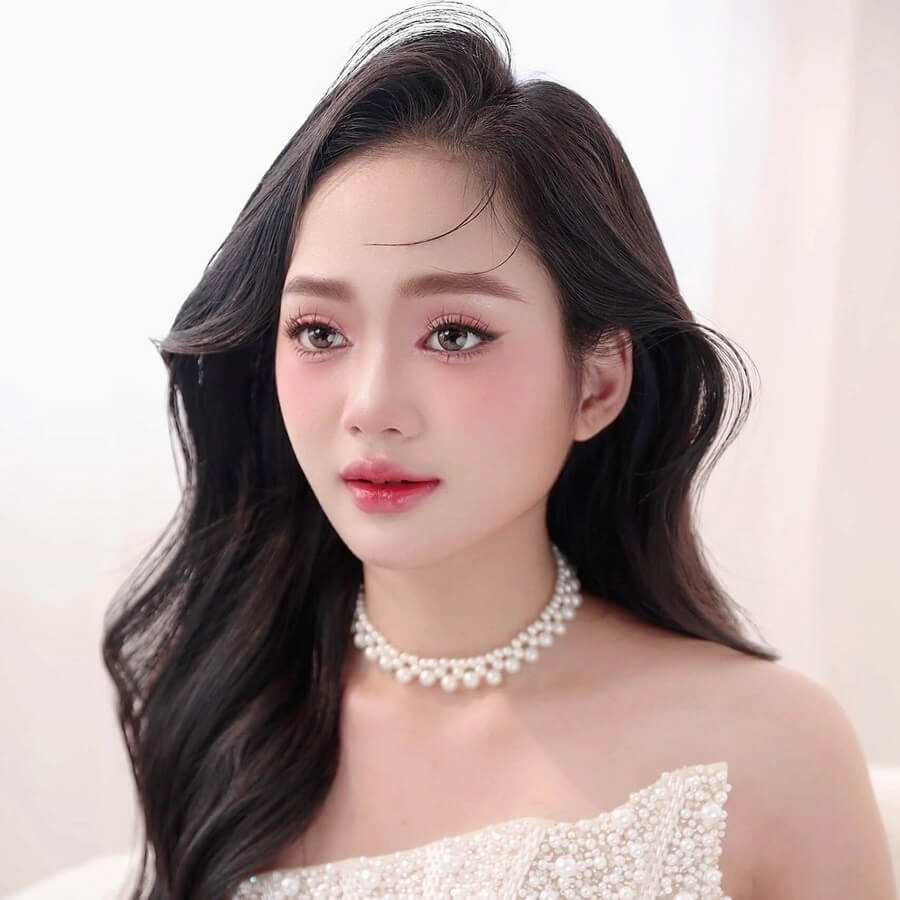 makeup-co-dau-tone-hong-dao-pastel-diu-dang-xu-huong-2025