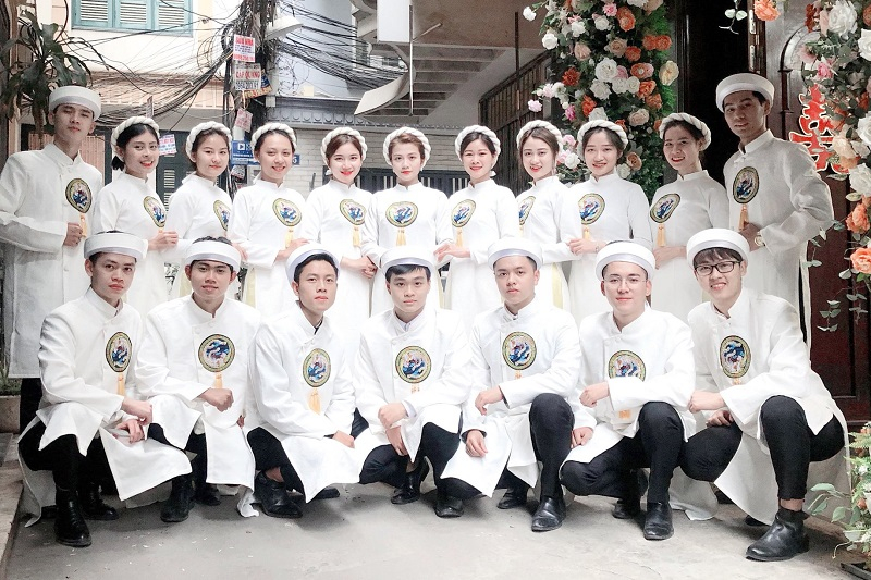 Đội bê tráp lễ cưới hỏi