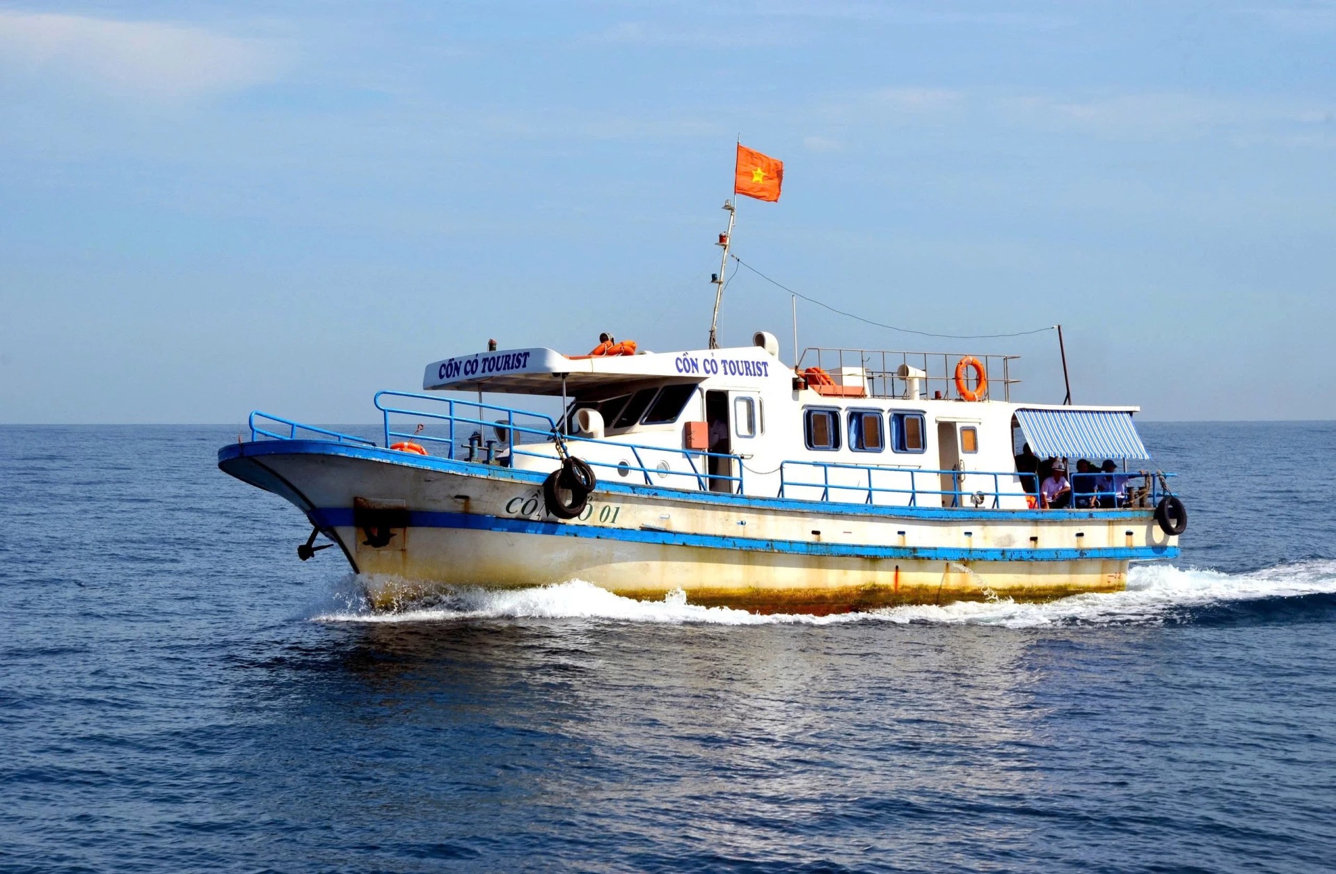 theo dõi điều kiện thời tiết khi đi tàu thủy