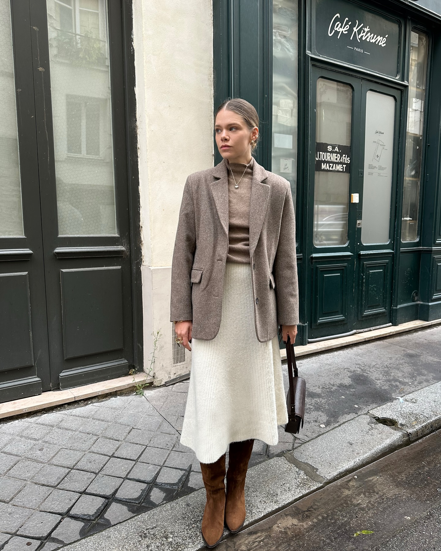 5 Cách mặc áo len đẹp long lanh của phụ nữ Pháp cho mùa lạnh