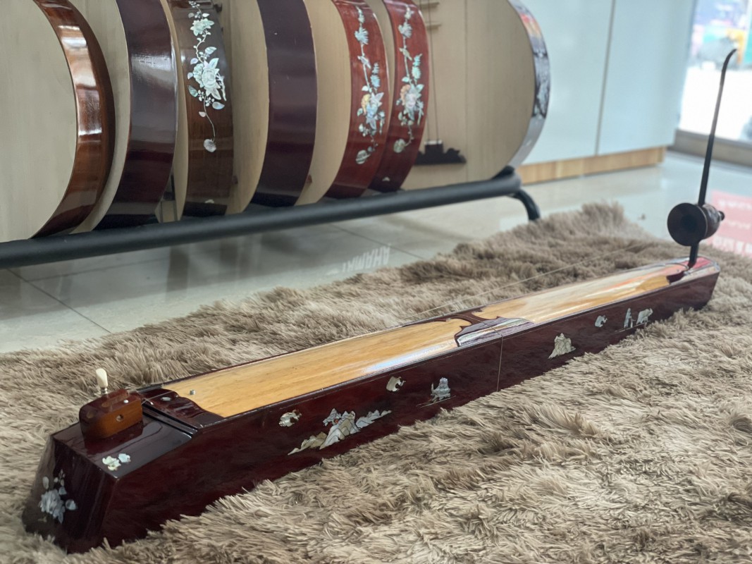 Đàn bầu lắp sẵn máy chơi luôn