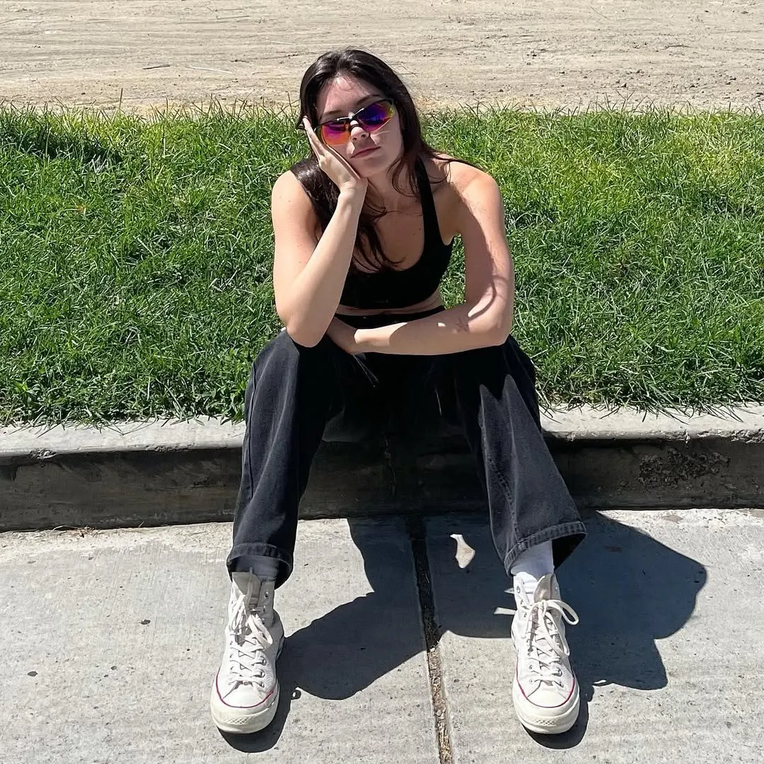 Gracie Abrams phong cách thời trang 