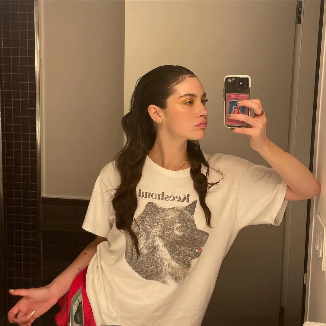 thời trang hàng ngày Gracie Abrams 