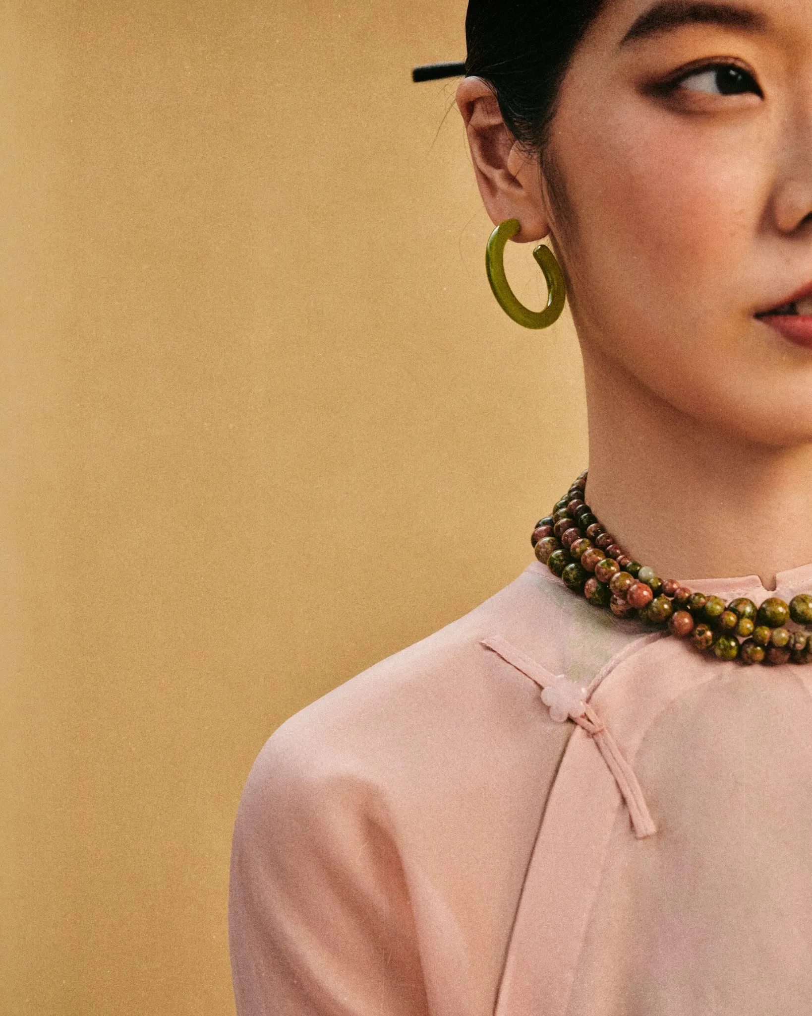 ao-dai-ngu-than-khuy-co-xu-huong-tet-202600005