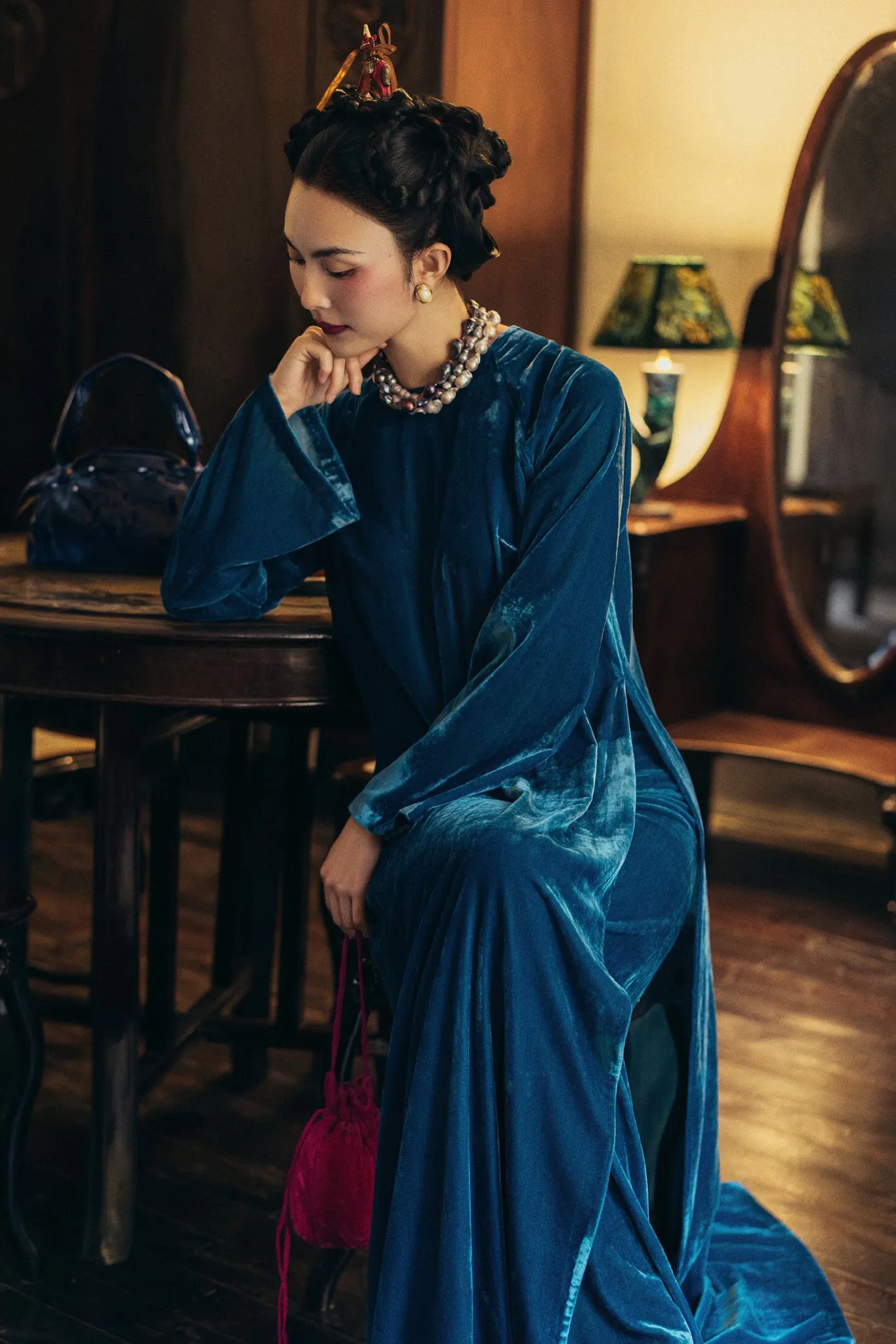 Áo dài nhung MARE xu hướng Tết 2026