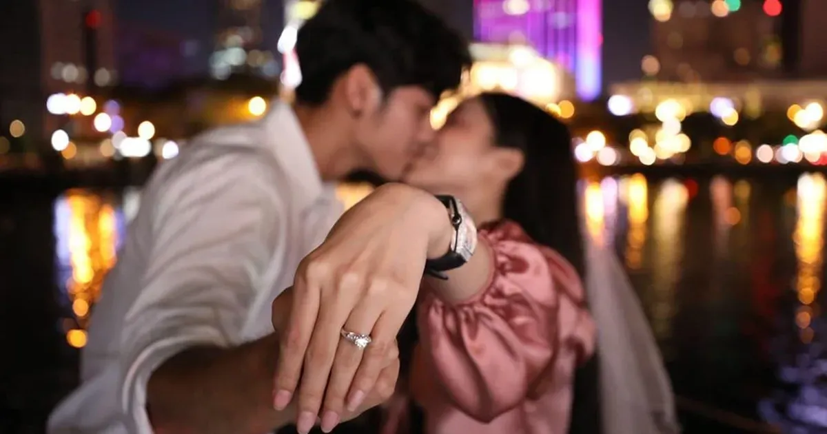 Cặp đôi quan chức chọn món quà nào cho ngày kỉ niệm cưới thêm thăng hoa?